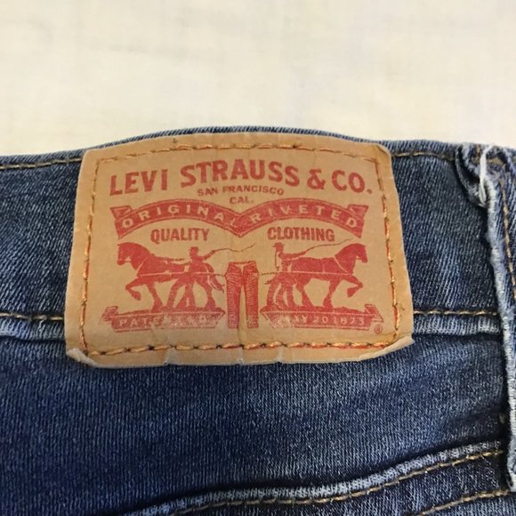 LEVI'S Slimming Skinny Cut off Denim Shorts - Picture 6 of 7